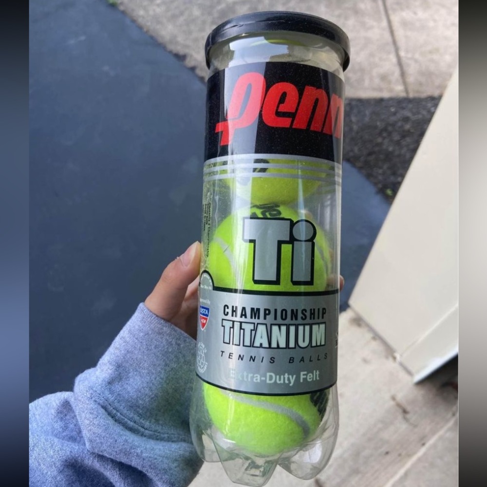 Tennis balls